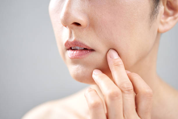 Before applying a clay mask, you should first determine your skin type.