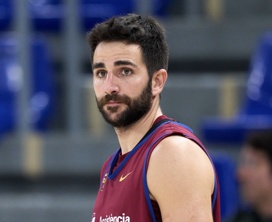 Ricky Rubio signs contract with Barcelona