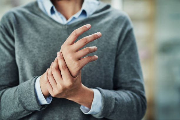 In addition to physical therapy, certain herbal remedies and supplements may provide relief from carpal tunnel syndrome.