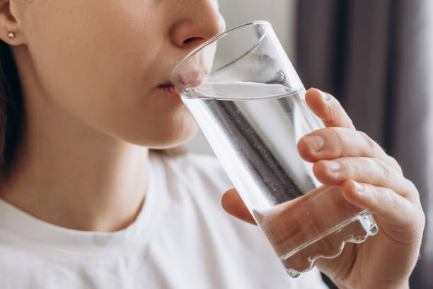 As a general rule, it is recommended to drink at least eight 8-ounce glasses of water every day, often known as the 8x8 rule.