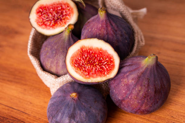 Figs and its different types are not only a tasty addition to your diet, but they also provide a variety of health benefits.