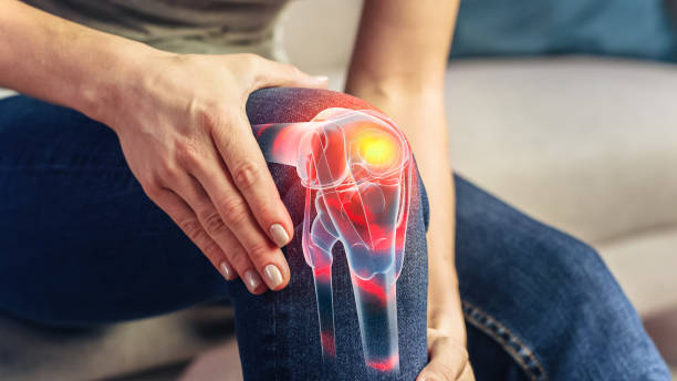 While many cases of knee pain can be managed with self-care and rest, there are instances where seeking medical attention is necessary.