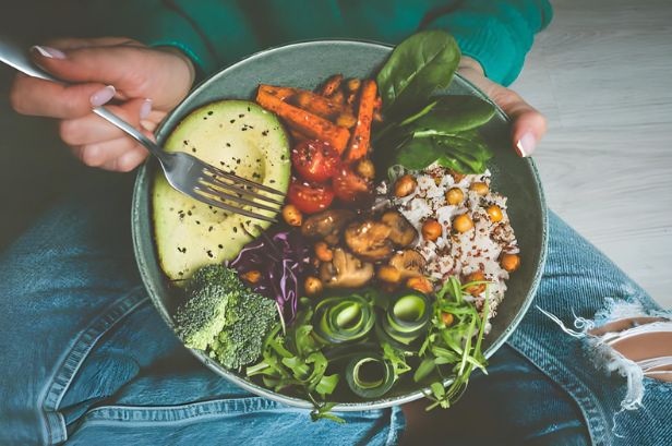 Plant-based diets, which include an abundance of fruits, vegetables, whole grains, legumes, nuts, and seeds, are high in antioxidants, phytonutrients, and fiber, all of which have powerful anti-inflammatory qualities
