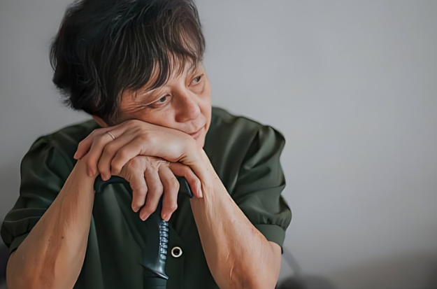 Diabetes does not directly cause depression, although the disease's complications can contribute to its development.